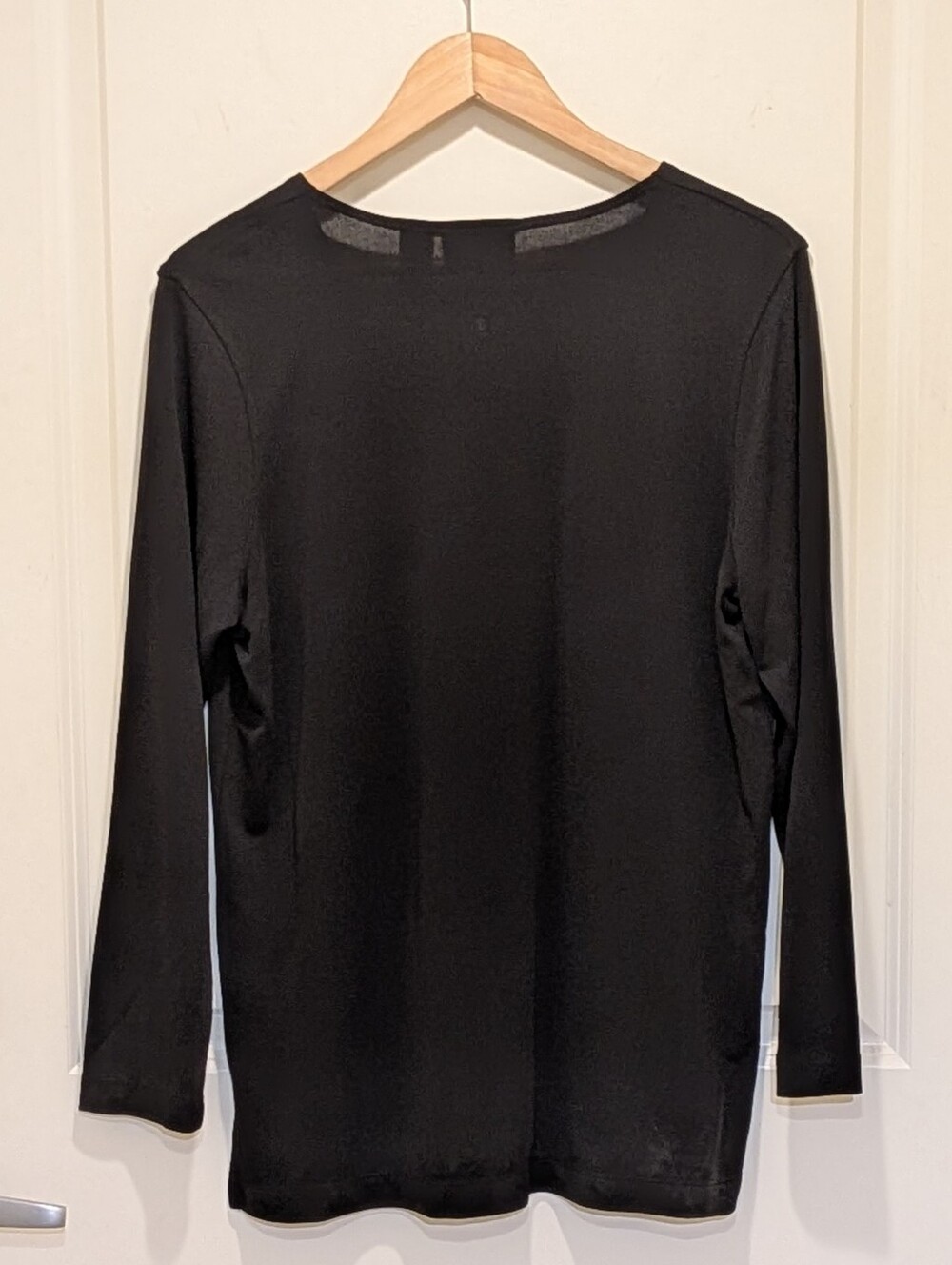 EUC Liz Claiborne Petite M Black Rayon Semi Sheer V-Neck Top - Picture 5 of 5